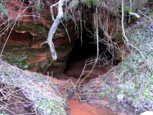 Вход в Орлинскую пещеру.